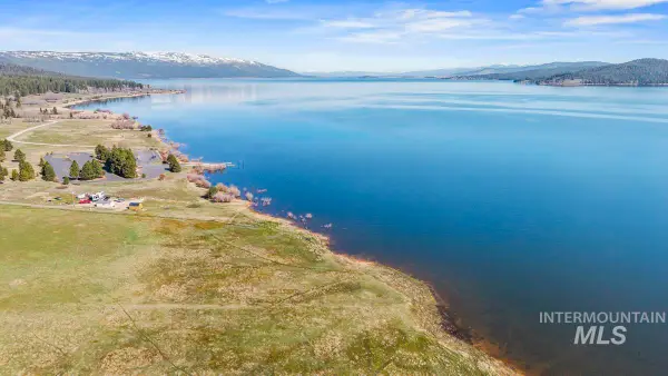 44 Pats Lane, Cascade, ID 83611