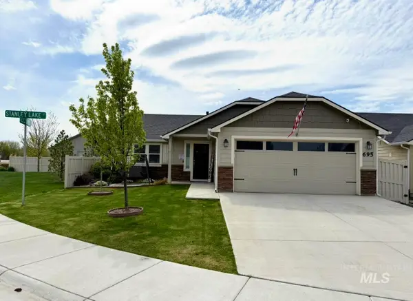 695 Stanley Lake St, Middleton, ID 83644