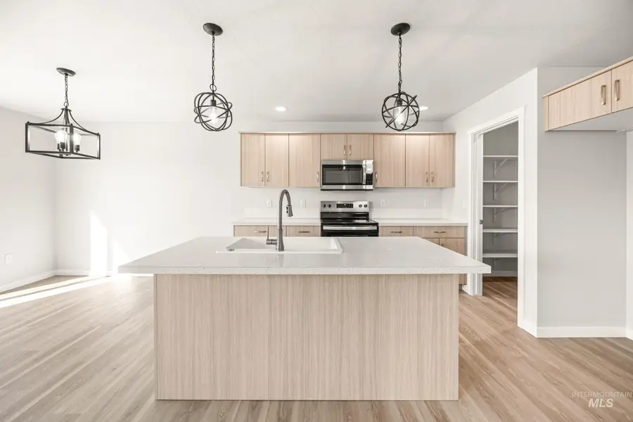 960 Thunderbolt St, Mountain Home, ID 83647 - #3