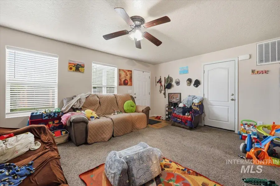 229 Hudson Ave, Nampa, ID 83651 - #3