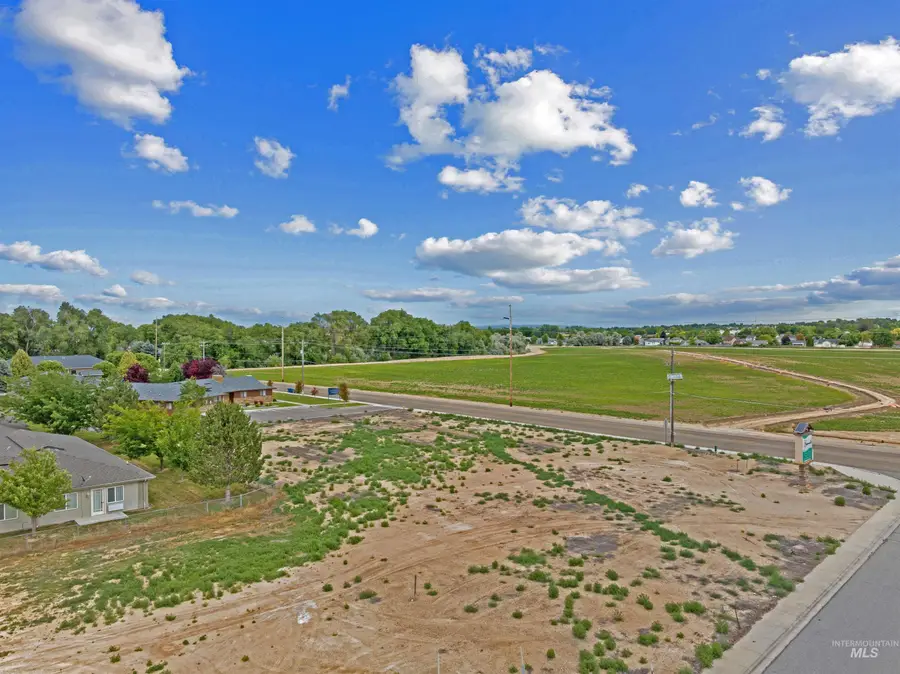 1311 S Edgewater Cir, Nampa, ID 83686 - #2