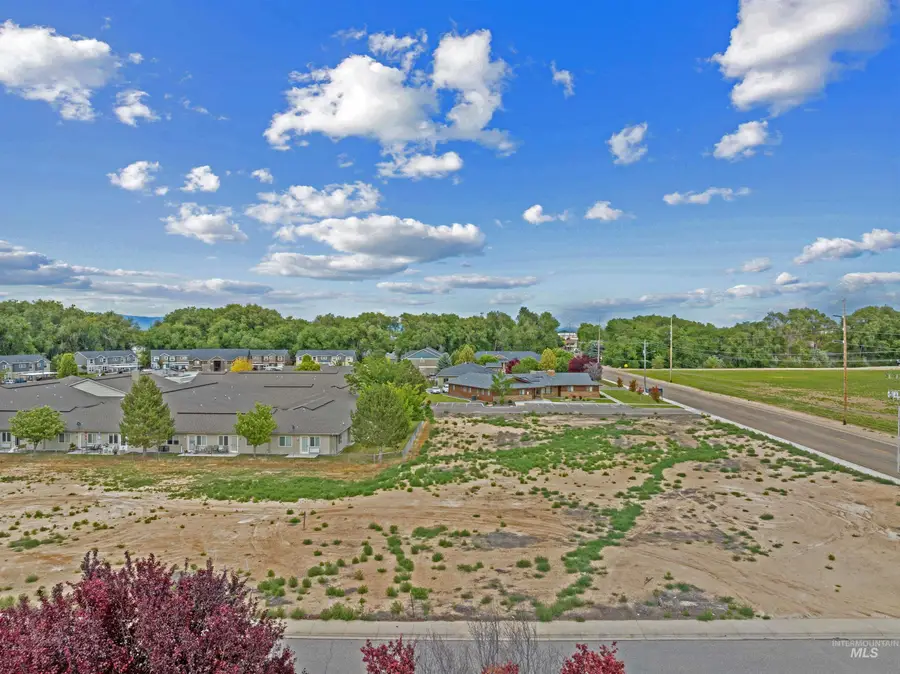 1311 S Edgewater Cir, Nampa, ID 83686 - #3