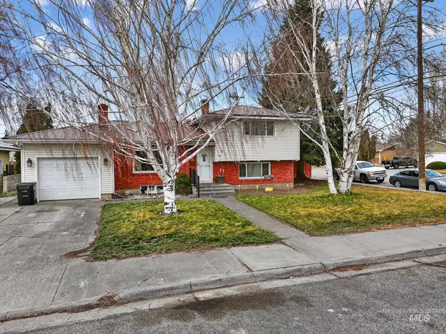 900 Stanger Avenue, Idaho Falls, ID 83404 - #3