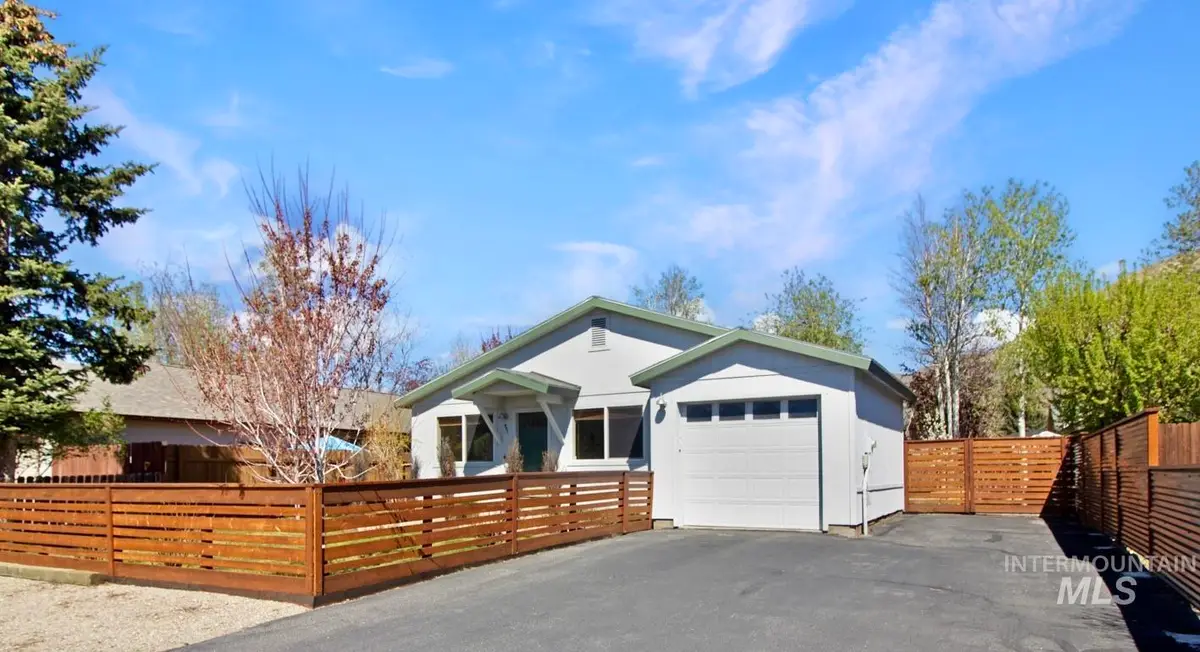 951 Forest Bend Dr, Hailey, ID 83333 - #1