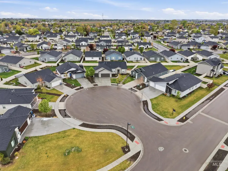 8365 E Harpster Ct, Nampa, ID 83687 - #3