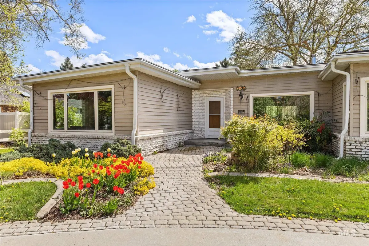 3195 N Mountain View Dr, Boise, ID 83704 - #1