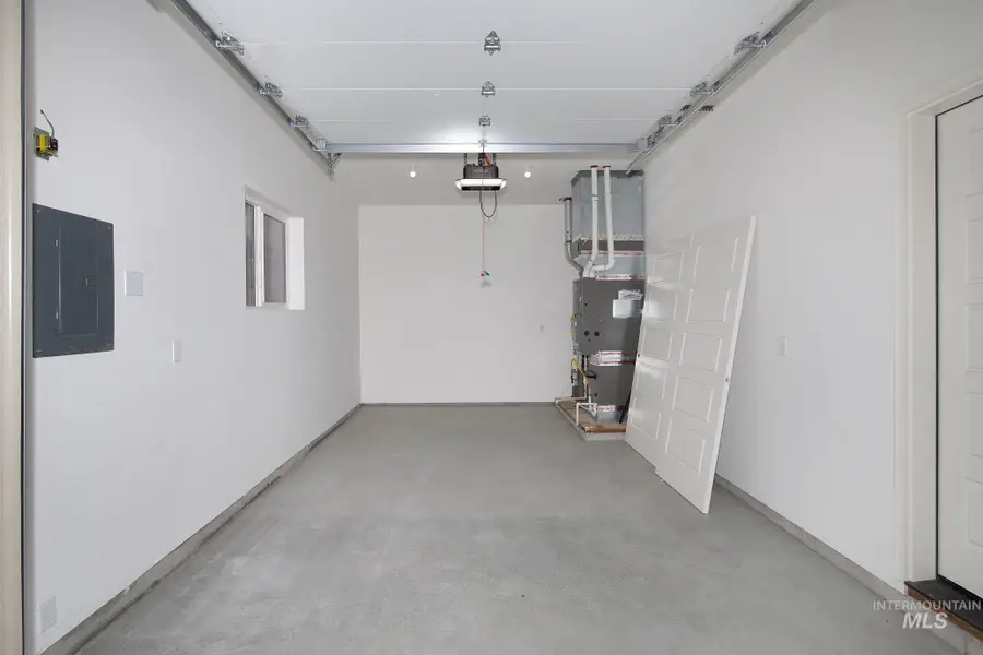 1211 Phillips Circle, Ontario, OR 97914 - #2