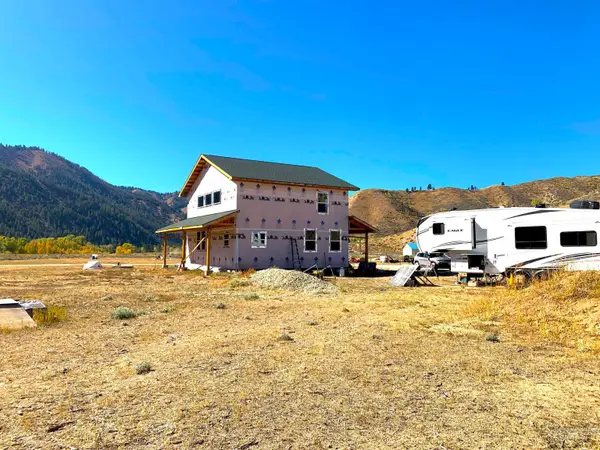 5050 E Baumgartner Rd, Featherville, ID 83647