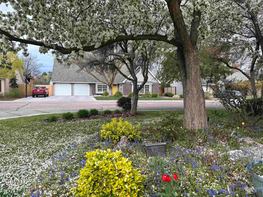 352 W Greensboro Ct, Boise, ID 83706 - #3