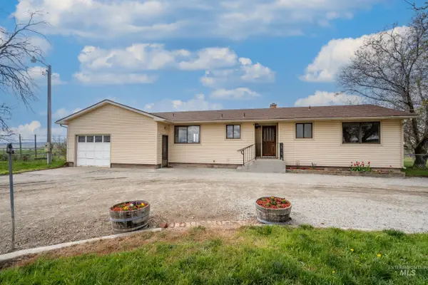 8989 Hillview Rd, Emmett, ID 83687