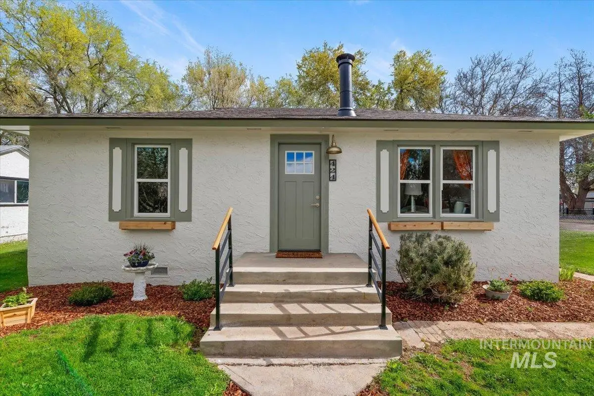 424 8th St N, Nampa, ID 83687 - #1