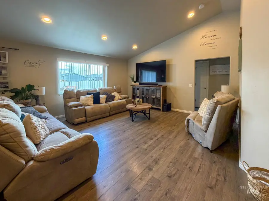 2021 L Street, Heyburn, ID 83336 - #3