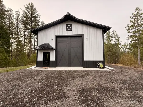 11 Sawtooth Loop, Cascade, ID 83611