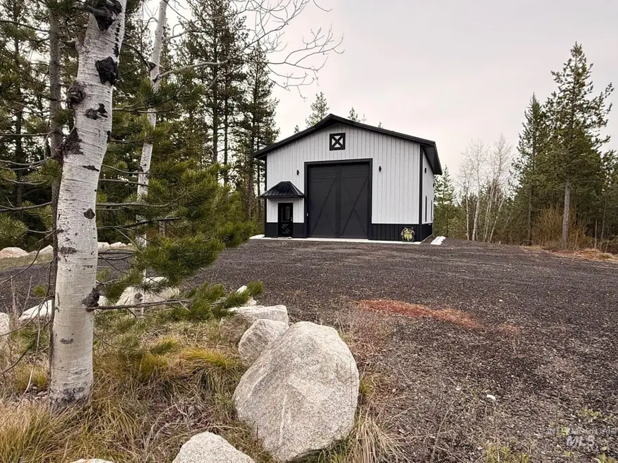 11 Sawtooth Loop, Cascade, ID 83611 - #2