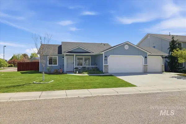 952 S Benewah Lake Ave, Middleton, ID 83644