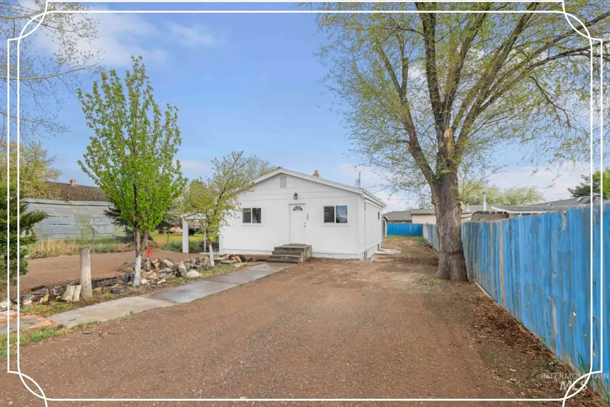 480 Railroad Ave W, Hansen, ID 83334 - #1