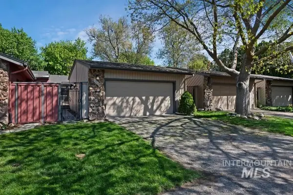968 N Camelot Dr, Boise, ID 83704