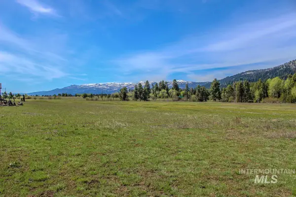 1895 Little Pine Road, Donnelly, ID 83615