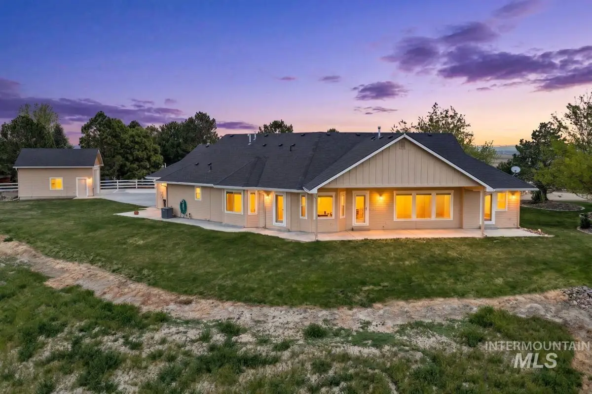 5803 Whispering Hills Dr, Marsing, ID 83639 - #1