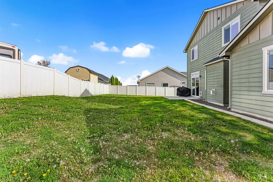 565 S Rocker Ave, Kuna, ID 83634 - #3
