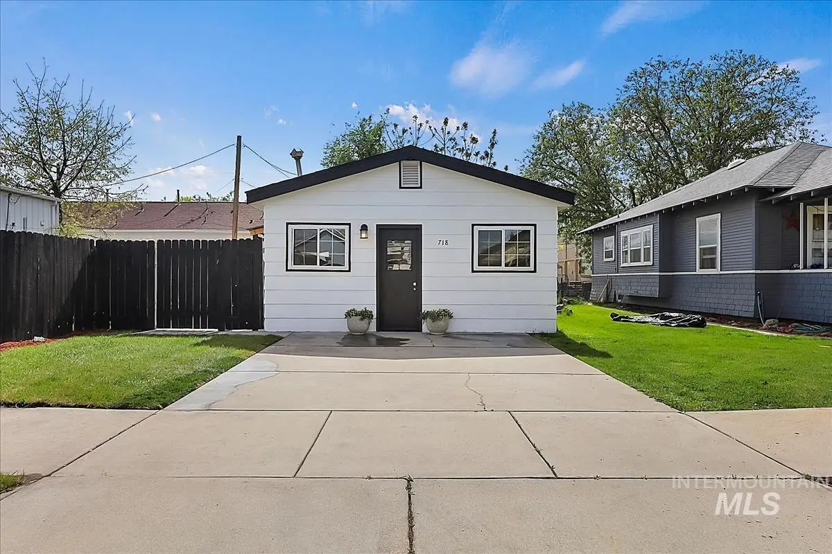 718 E Belmont St, Caldwell, ID 83605 - #1