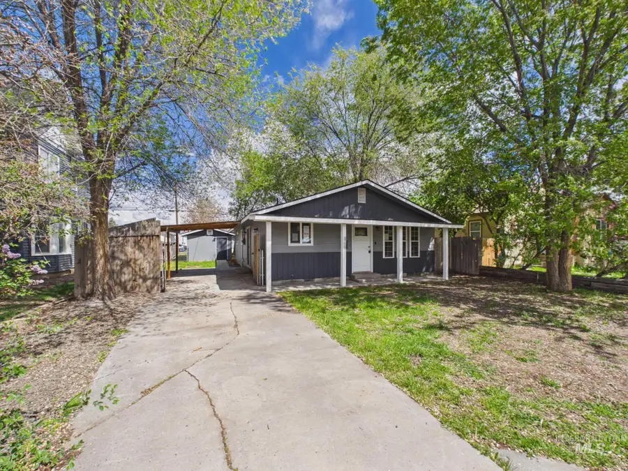 305 Dearborn St, Caldwell, ID 83605 - #2