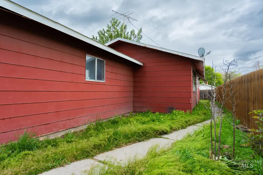 448 NW 4th St, Ontario, OR 97914 - #3