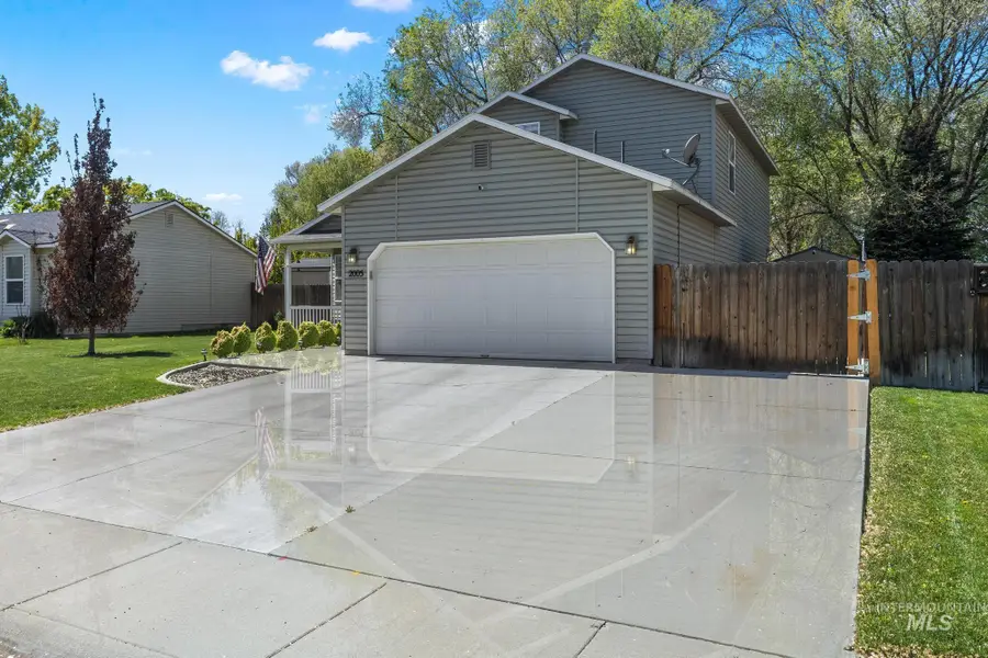 2005 S Plateau Dr, Nampa, ID 83686 - #2