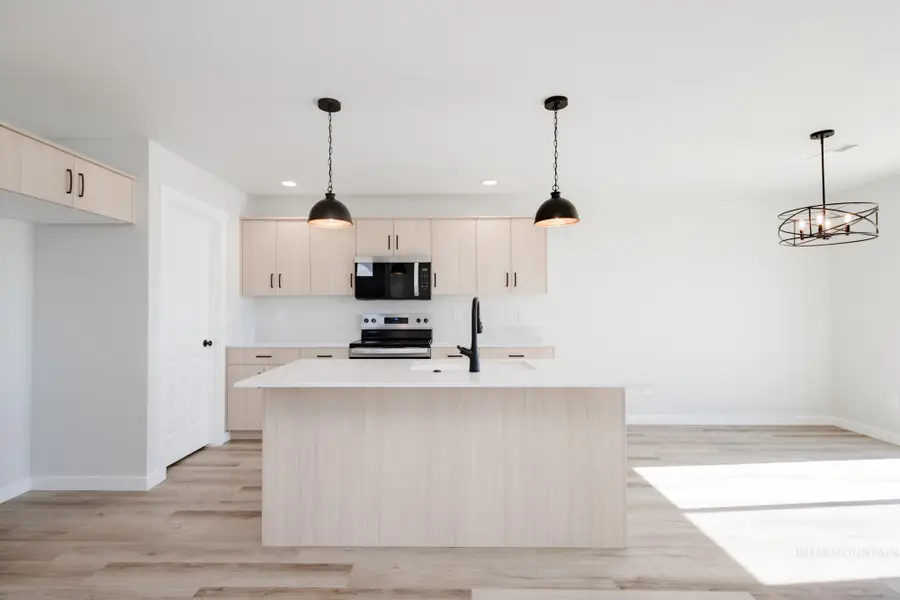 4372 N Alameda Creek Ave, Meridian, ID 83646 - #3