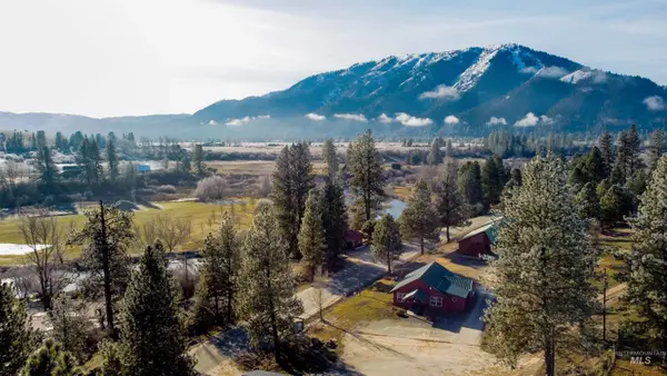 609 S Middlefork Rd, Garden Valley, ID 83622