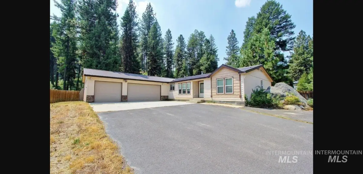1649 Crown Point Pkwy, Cascade, ID 83611 - #1