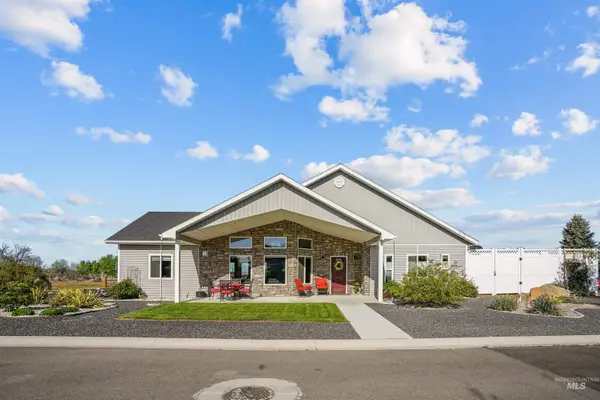930 Applewood Dr, Buhl, ID 83316
