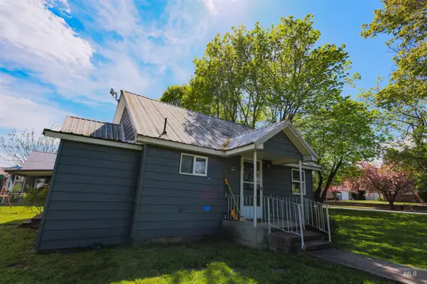 515 8th St, Kamiah, ID 83536