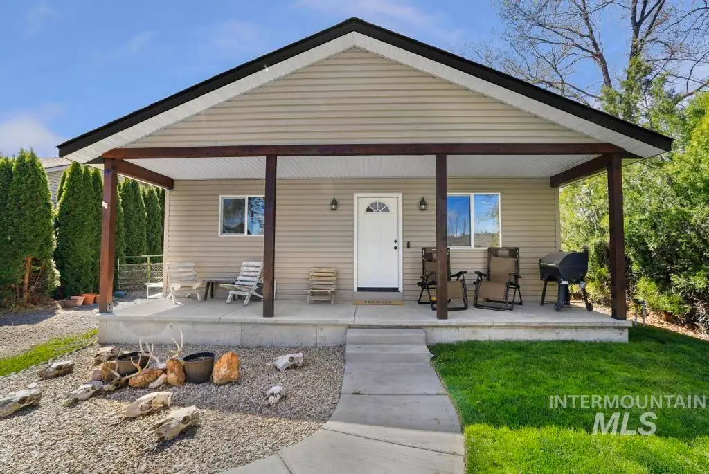 525 Michigan St, Gooding, ID 83330 - #1