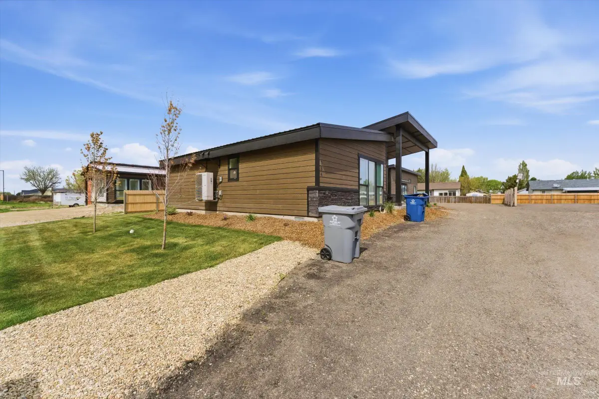 384 W London St, Middleton, ID 83644 - #1