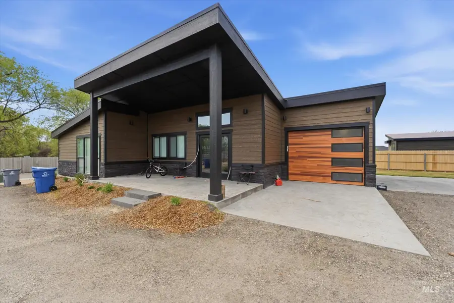 384 W London St, Middleton, ID 83644 - #3