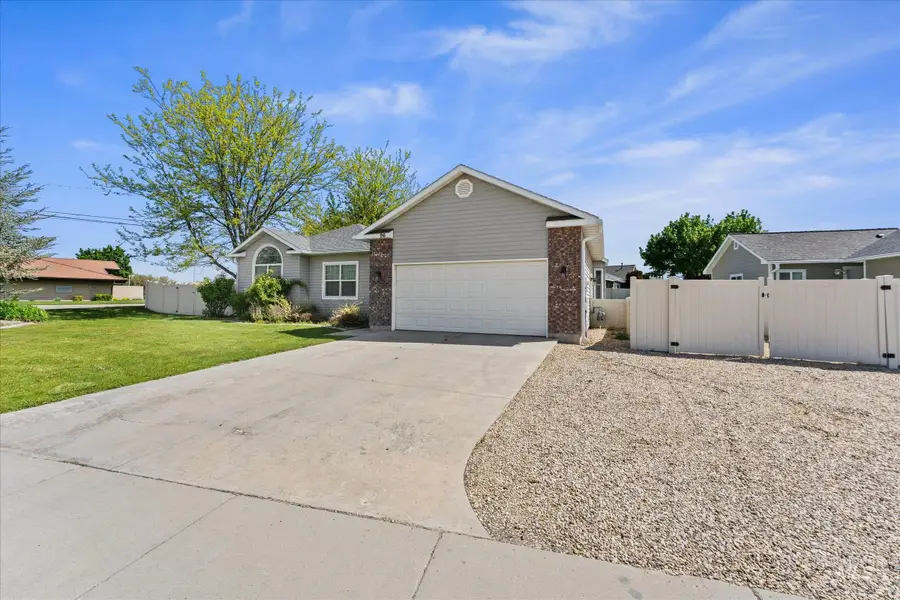 96 N Wedgwood Dr, Nampa, ID 83651 - #3