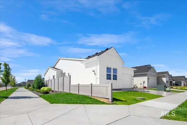 8651 W Stillmore St, Star, ID 83669