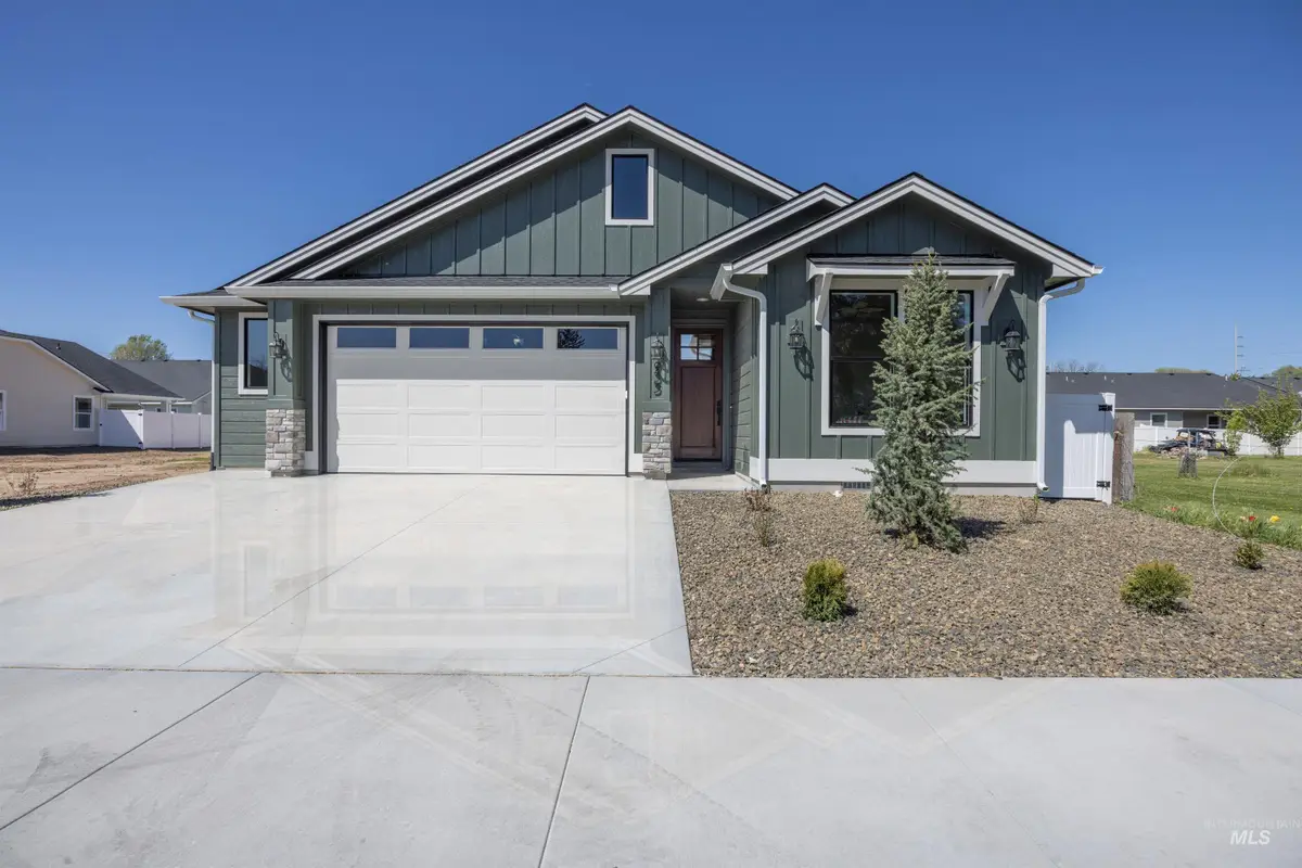 933 S Almond St, Nampa, ID 83686 - #1