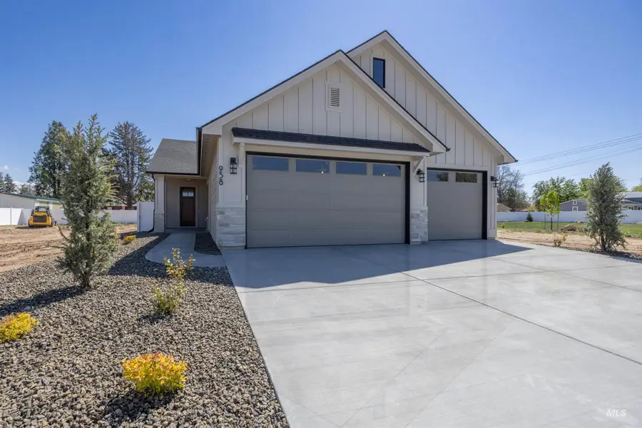 958 S Almond St, Nampa, ID 83686 - #2