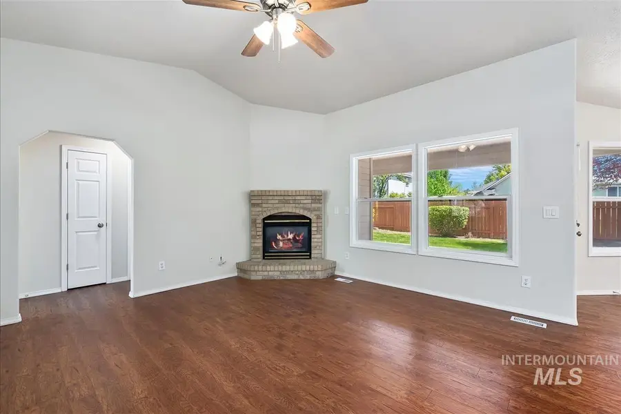 3036 N Hearth Ave, Meridian, ID 83642 - #3