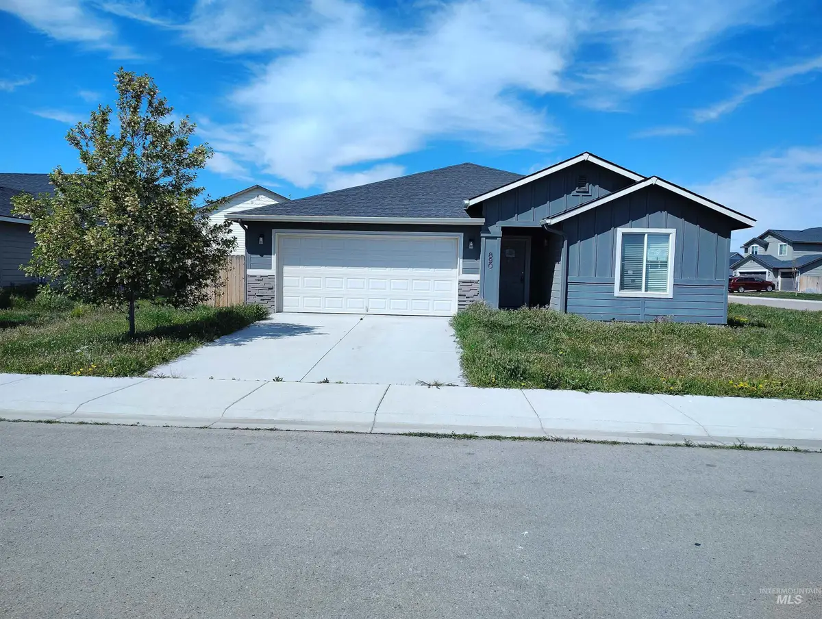 890 SW Crested St, Mountain Home, ID 83647 - #1