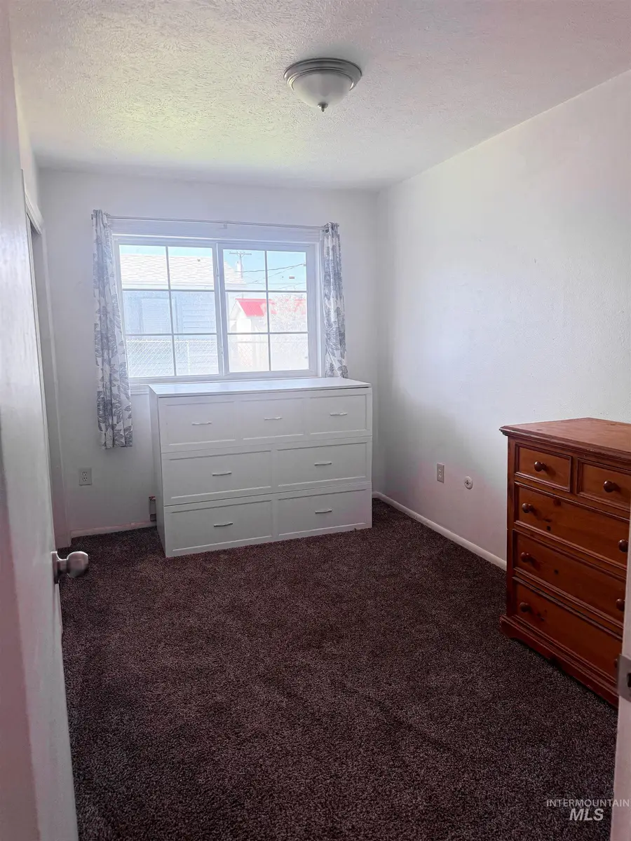 375 N Conant Ave, Burley, ID 83318 - #3