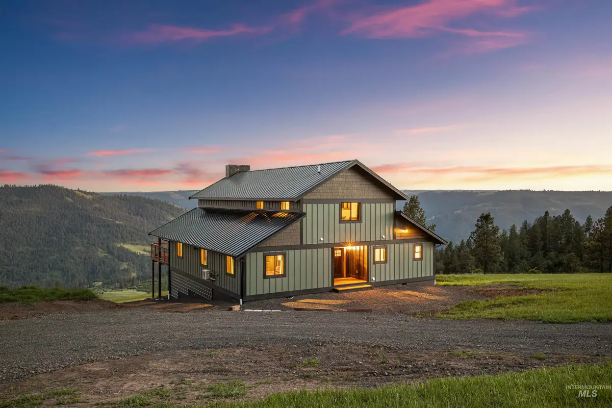520 Valley View Dr, Lenore, ID 83541 - #1