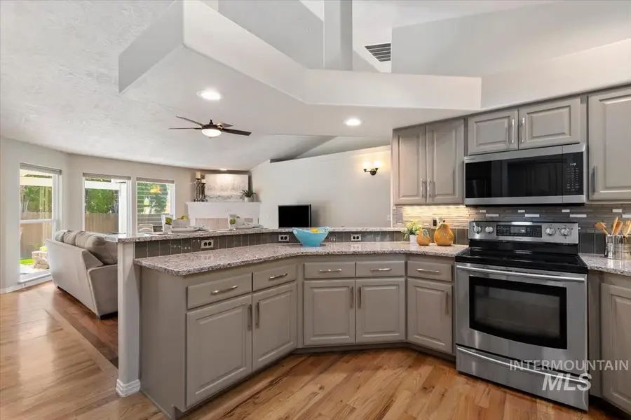 2301 W Whitelaw Drive, Meridian, ID 83646 - #2