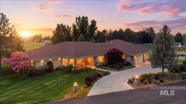9547 W Golden View Dr, Star, ID 83669