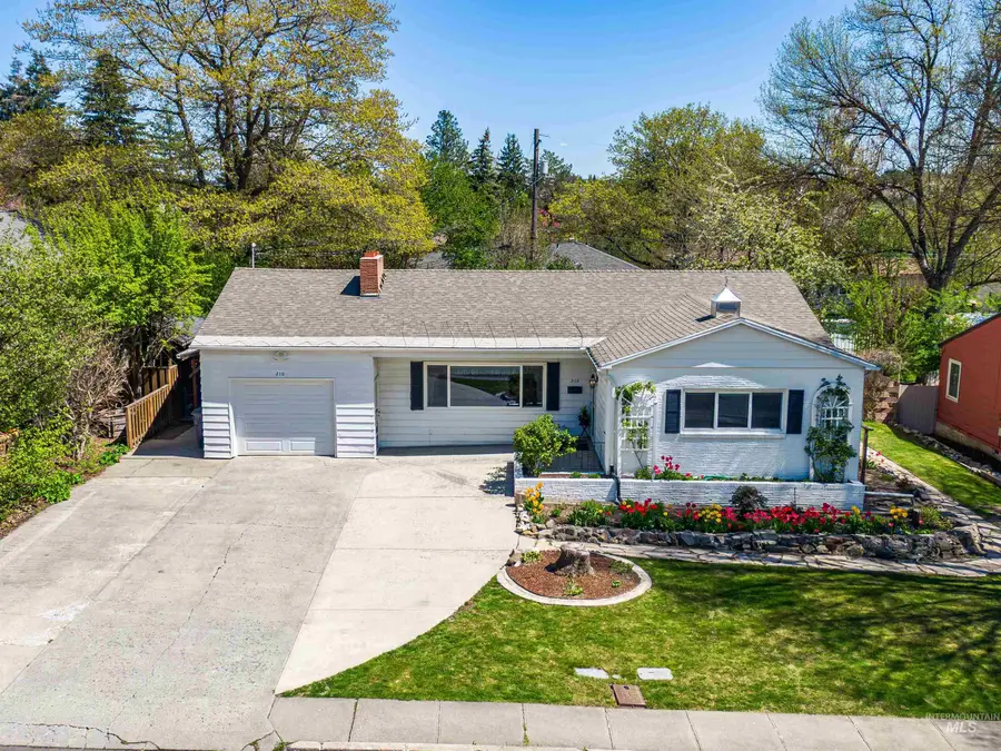 210 N Garfield St, Moscow, ID 83843 - #3