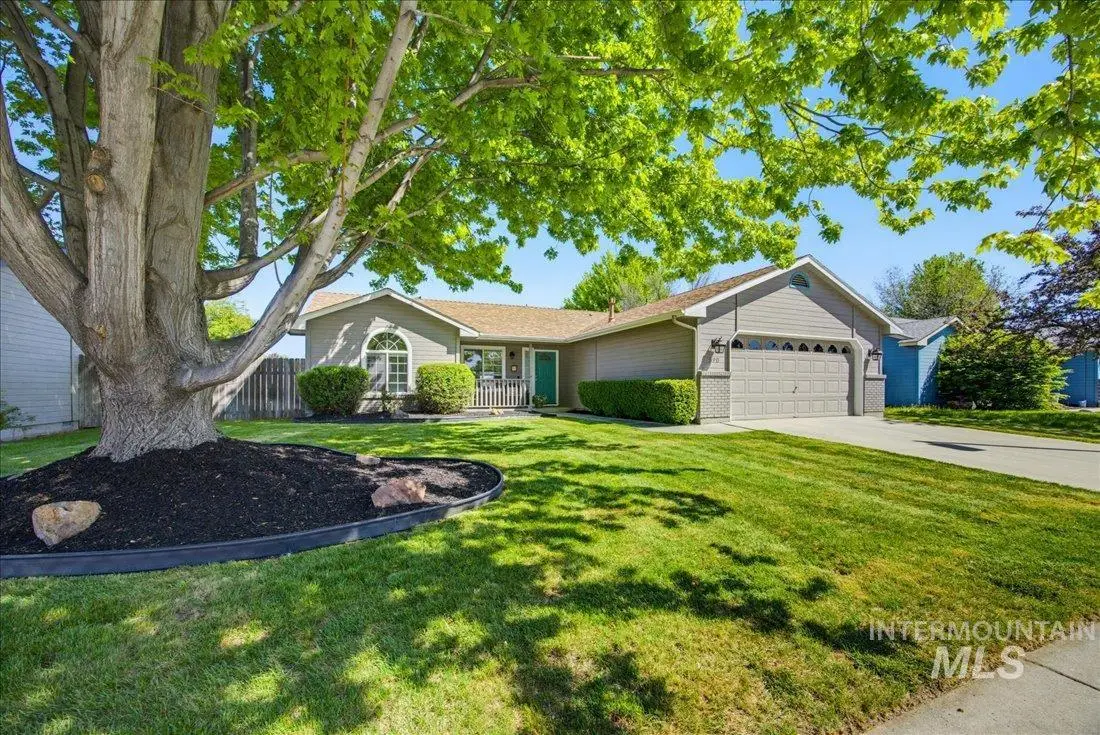 690 E Hawk St, Meridian, ID 83646 - #1