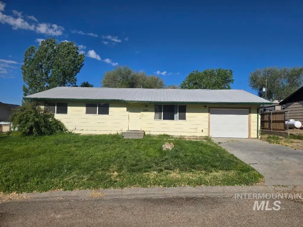 307 N 8th St, Parma, ID 83660 - #1