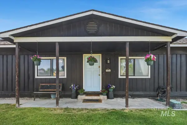 3717 E Locust Ln, Nampa, ID 83686